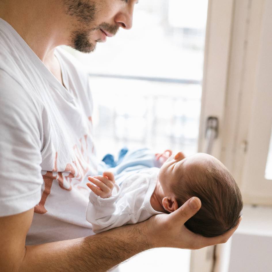 Nouveaux papas : Peurs, désirs et projection de paternité